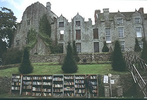 Irland2001 046 Bücherschloß.jpg