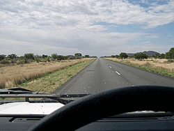 Teerstra&szlig;e von Windhoek nach S&uuml;den