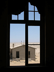 Kolmanskop, Blick aus einem Fenster