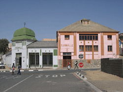 L&uuml;deritz, Blick auf Lesehalle und Turnhalle