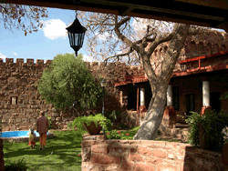 Duwisib Castle, Innenhof