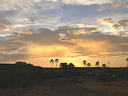 Blick auf die Palmwag Lodge bei Sonnenuntergang