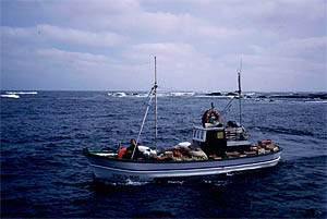 Versorgungsboot zu den Inseln im Norden